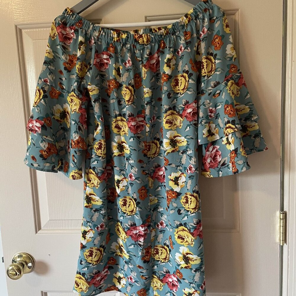 Flower print dress with ruffled sleeves - size XS